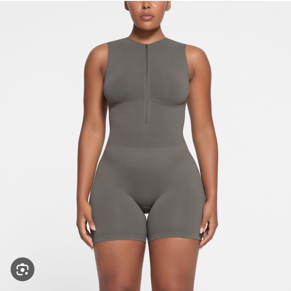 Skims Mid Thigh Romper Onesie - Picture 4 of 10
